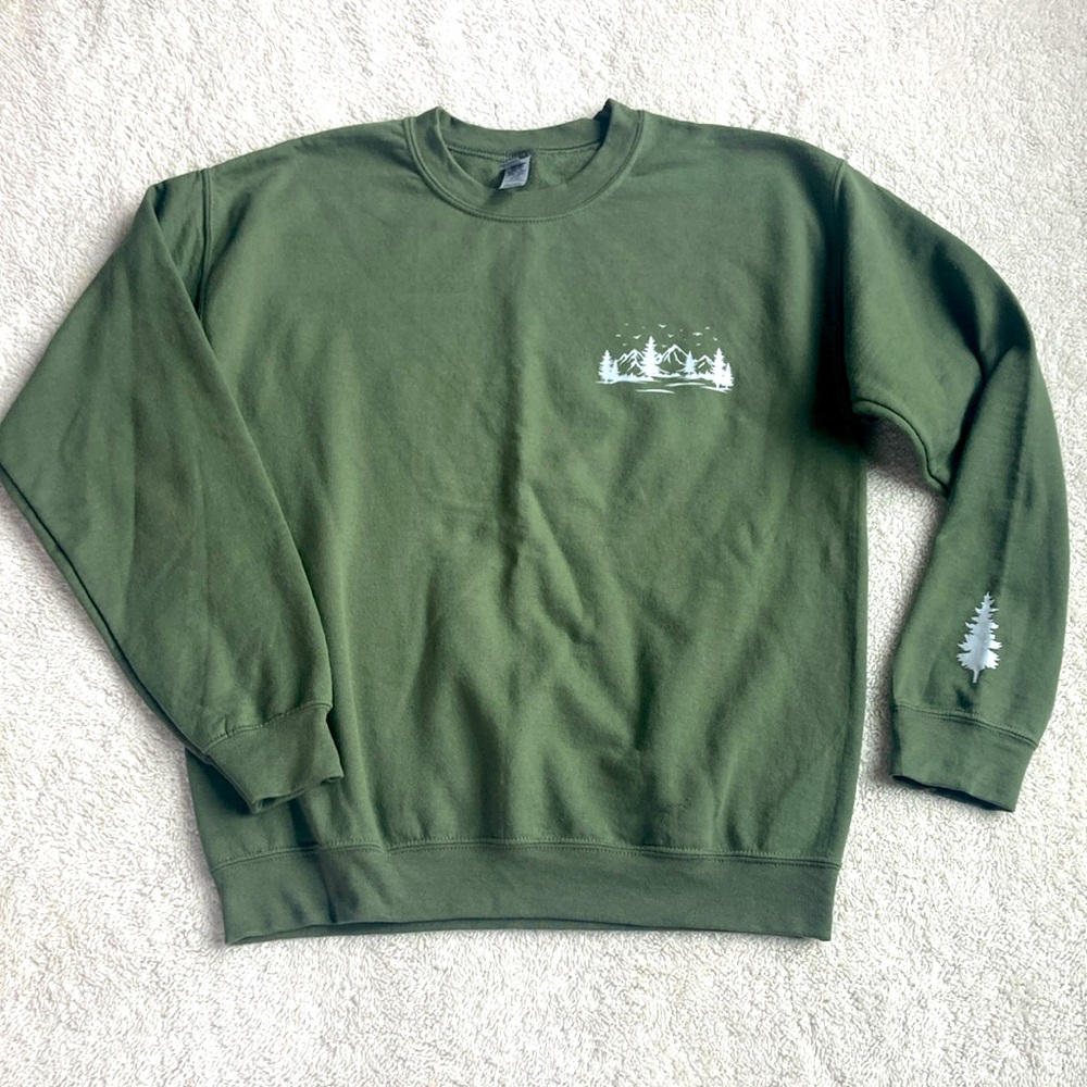 Green Mountains/ Pines Sweatshirt Gildan M NWOT